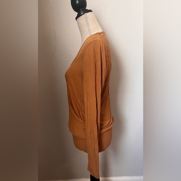 BCBGMAXAZRIA Women's Surplice Faux Wrap Knit Top Size XS - Picture 9 of 13